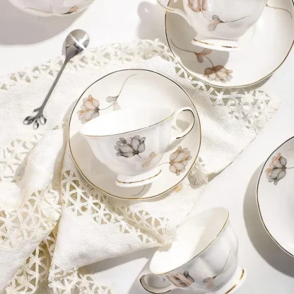 Vintage-style White Floral Tea Set - Image 7