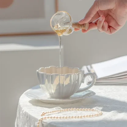 Luxury Glossy Petal Tea Set - Image 4